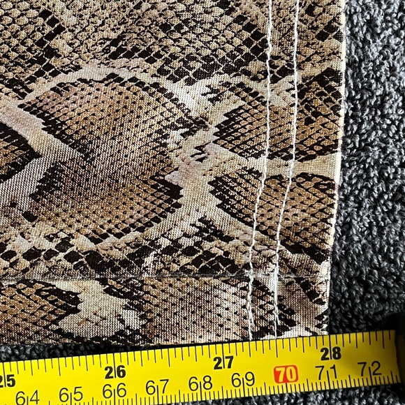 CBR | White Button Down Shirt with Snake Print Accent Leggings | Size L - Picture 14 of 16